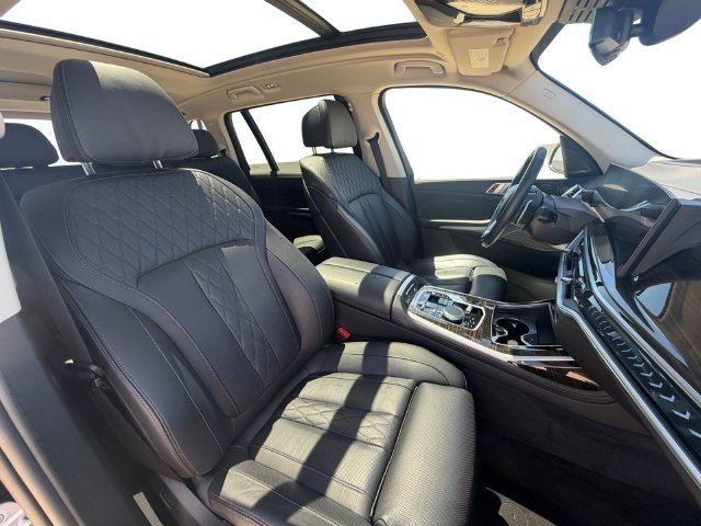 Used 2025 BMW X7 xDrive40i AWD/4WD image 16