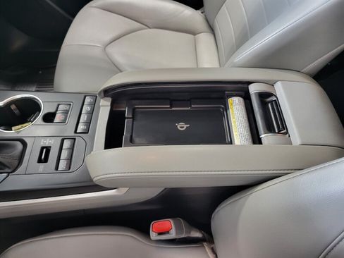 Used 2021 Toyota Highlander XLE AWD/4WD image 65
