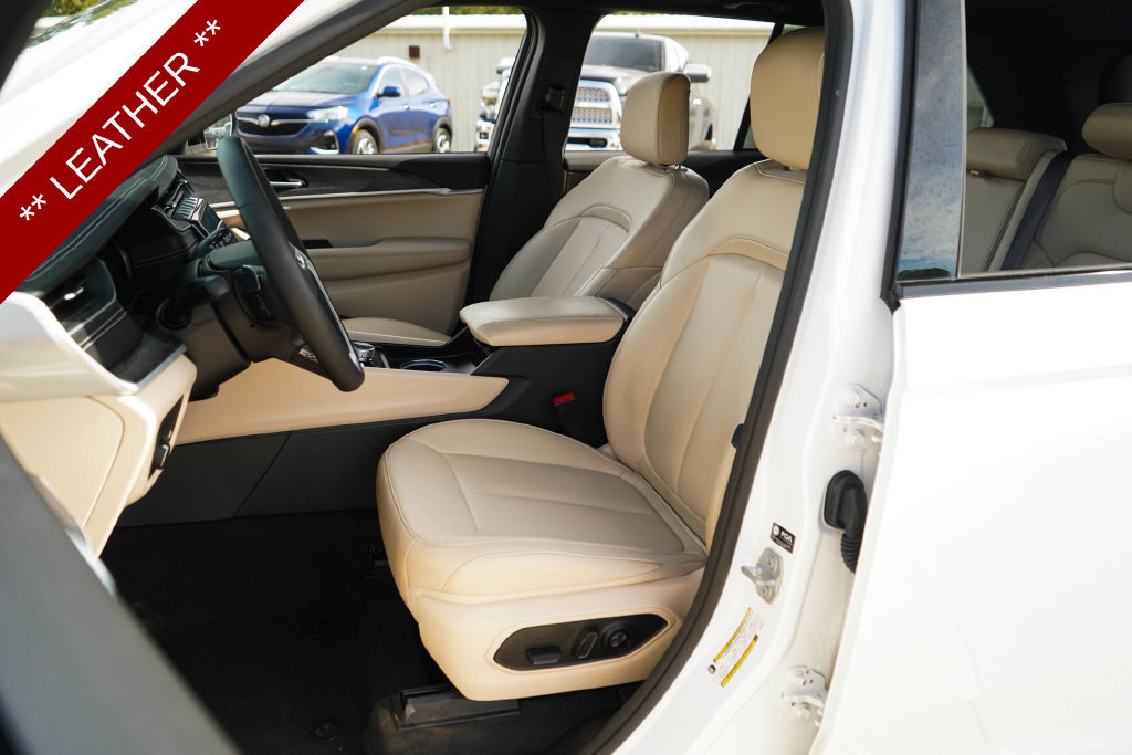 Used 2025 Jeep Grand Cherokee Limited AWD/4WD image 7