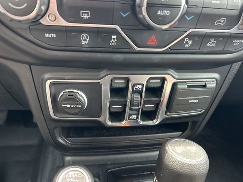 Used 2022 Jeep Wrangler Unlimited Sport AWD/4WD image 28