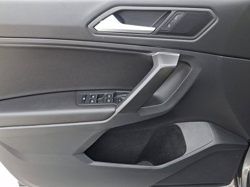 Used 2021 Volkswagen Tiguan SE R-Line image 13