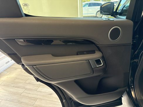 Used 2019 Land Rover Discovery SE AWD/4WD image 8