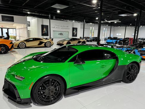 Used 2021 Bugatti Chiron Pur Sport image 3