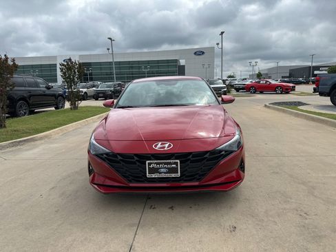 Used 2023 Hyundai Elantra SEL FWD image 9
