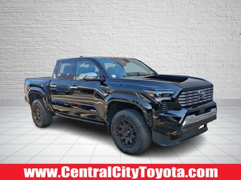 Used 2025 Toyota Tacoma Limited AWD/4WD image 1
