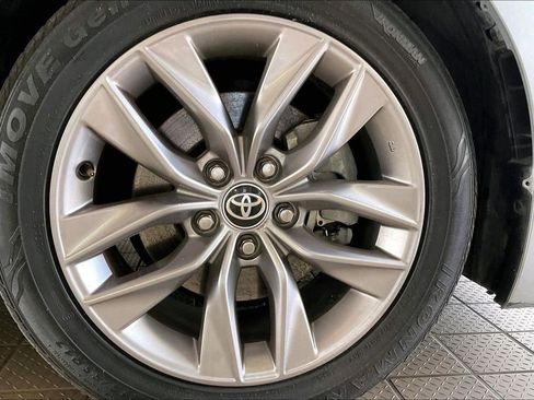 Used 2021 Toyota Avalon XLE FWD image 33