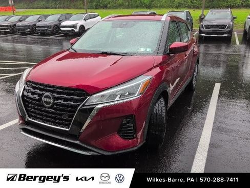 Used 2023 Nissan Kicks SV FWD image 1