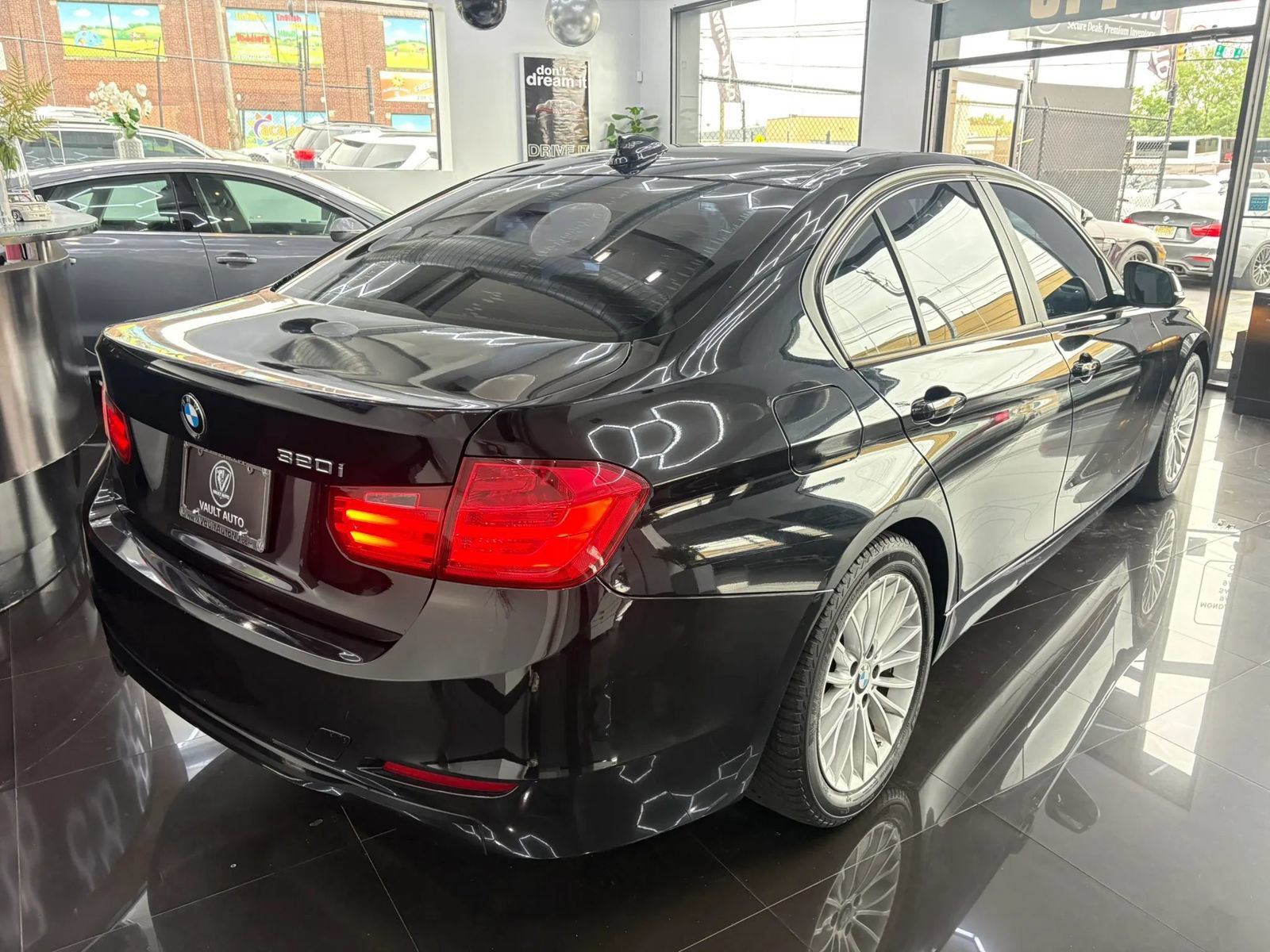 Used 2015 BMW 320i Sedan RWD image 5