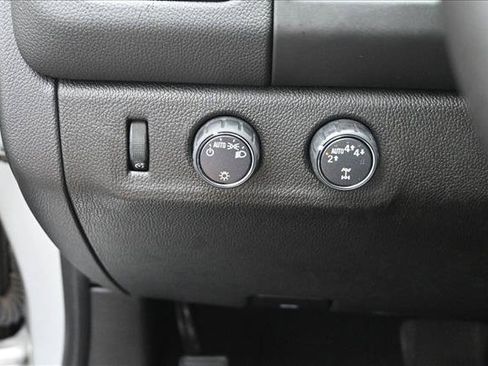 Used 2019 Chevrolet Colorado LT AWD/4WD image 10