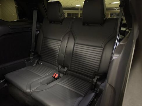 Used 2024 Land Rover Discovery Dynamic SE AWD/4WD image 26