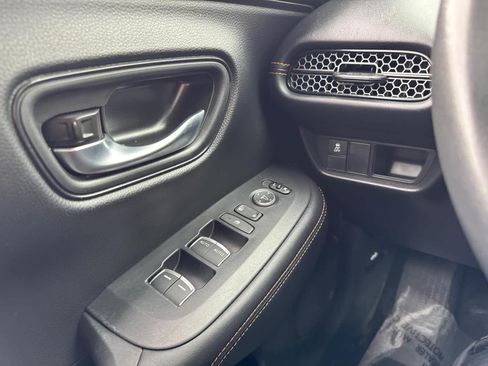 Certified 2025 Honda HR-V Sport image 21