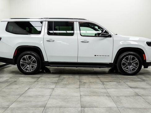 Used 2024 Jeep Wagoneer L Series II w/ Flexible Seating Group image 10