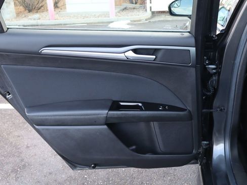 Used 2016 Ford Fusion SE image 17