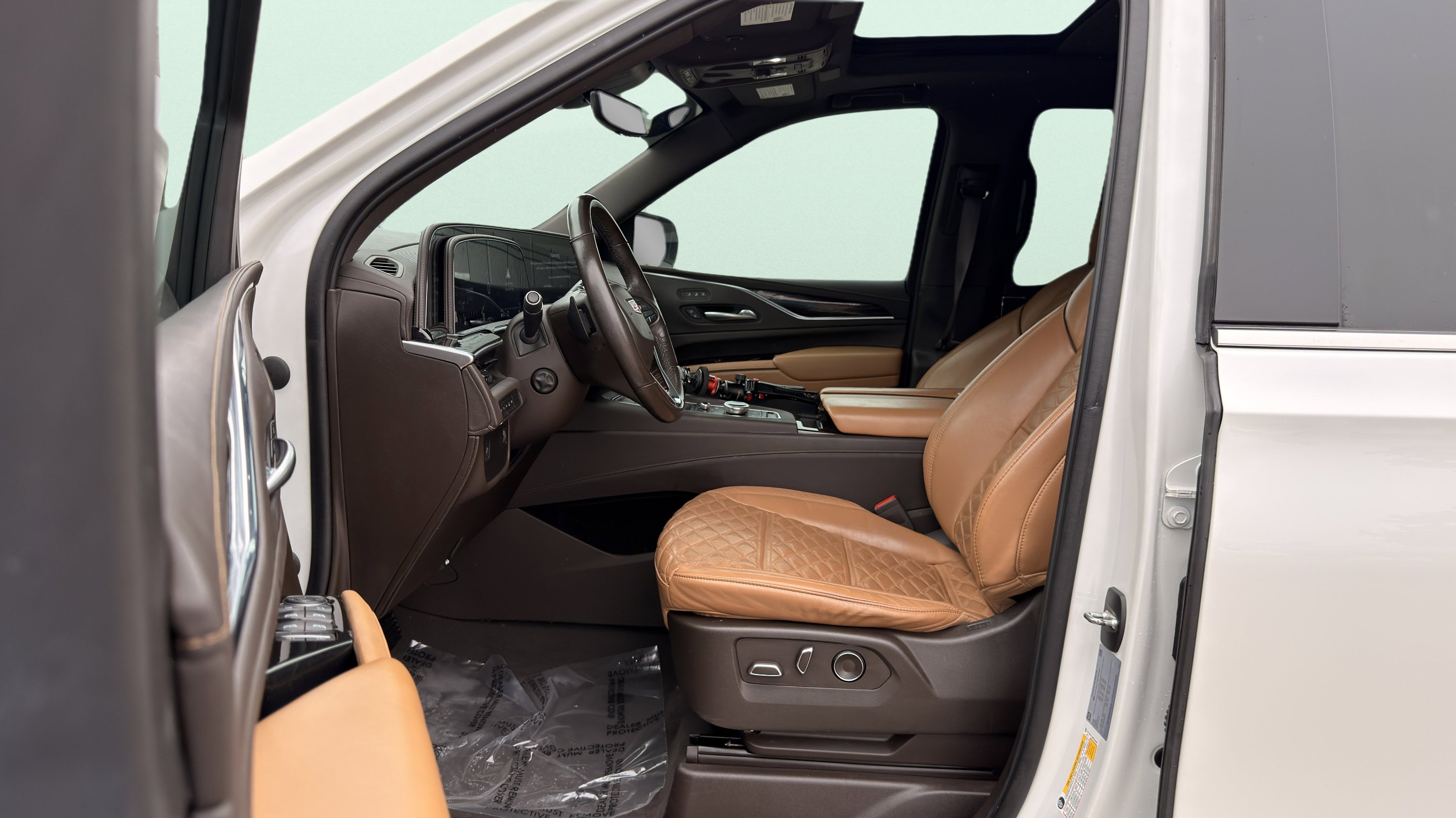 Used 2021 Cadillac Escalade ESV Premium Luxury AWD/4WD image 17
