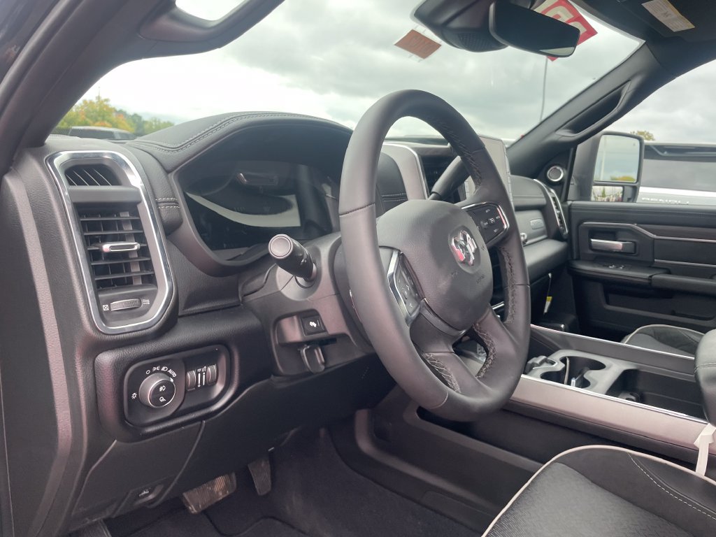 Used 2025 RAM 3500 Laramie AWD/4WD image 11