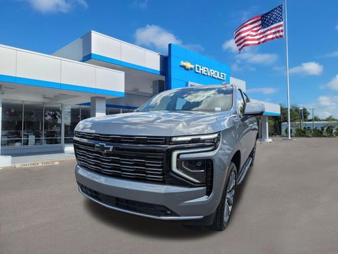 Used 2025 Chevrolet Suburban High Country AWD/4WD image 7