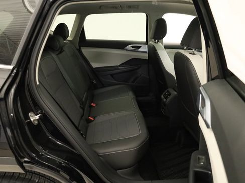 New 2026 Volkswagen Taos SE image 34