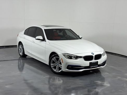 Used 2018 BMW 330i xDrive Sedan w/ Convenience Package AWD/4WD image 2