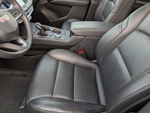 Used 2020 Cadillac XT4 Premium Luxury w/ Cold Weather Package image 9