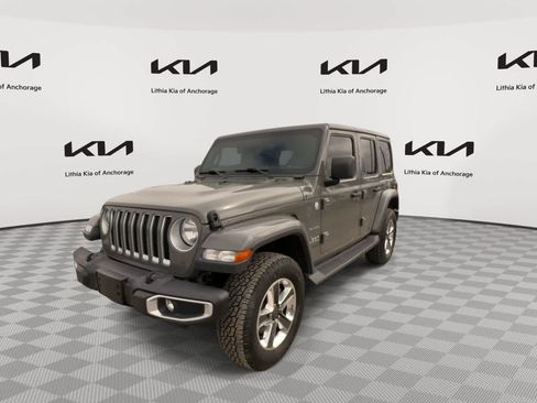 Used 2020 Jeep Wrangler Unlimited Sahara w/ Uconnect 4C Nav & Sound Group AWD/4WD image 4