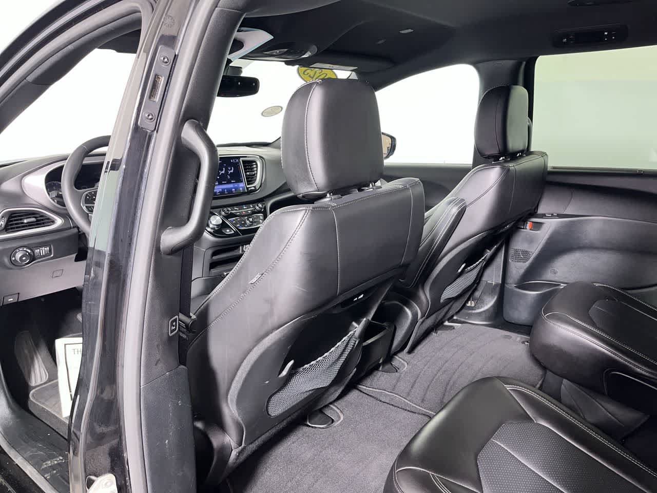 Used 2025 Chrysler Pacifica Select FWD image 24