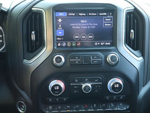 Used 2023 GMC Sierra 3500 Denali w/ Denali Black Diamond Edition AWD/4WD image 31