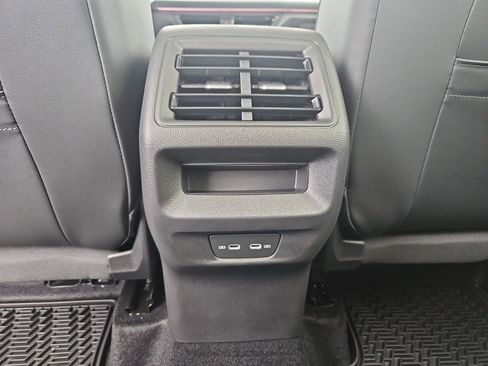 New 2026 Volkswagen Tiguan SE image 23