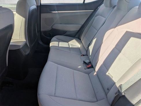 Used 2019 Hyundai Elantra SE image 17