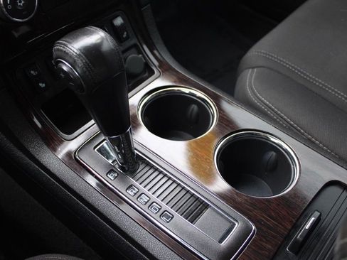 Used 2017 Chevrolet Traverse LT w/ Style and Technology Package image 37