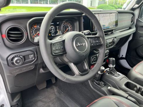 Used 2025 Jeep Wrangler Unlimited Rubicon AWD/4WD image 57