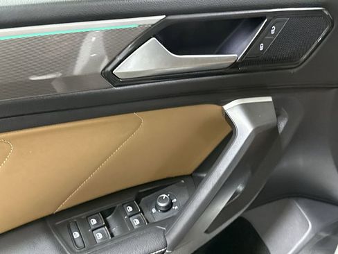 Used 2023 Volkswagen Tiguan SE R-Line image 21