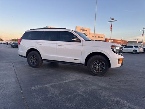 Used 2025 Ford Expedition Tremor image 6