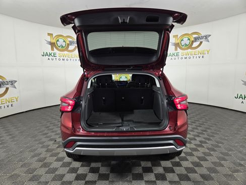 Certified 2025 Chevrolet Trax LT w/ LT Convenience Package FWD image 32