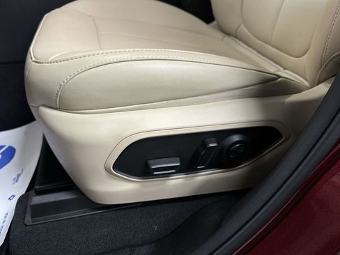 Used 2025 Jeep Grand Cherokee Limited image 13