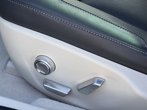 Used 2024 Lucid Air Touring image 18