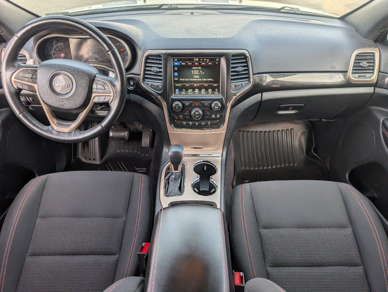 Used 2016 Jeep Grand Cherokee Laredo 75th Anniversary AWD/4WD image 4