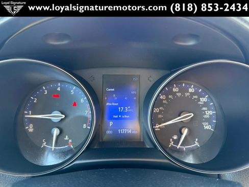 Used 2018 Toyota C-HR XLE FWD image 19