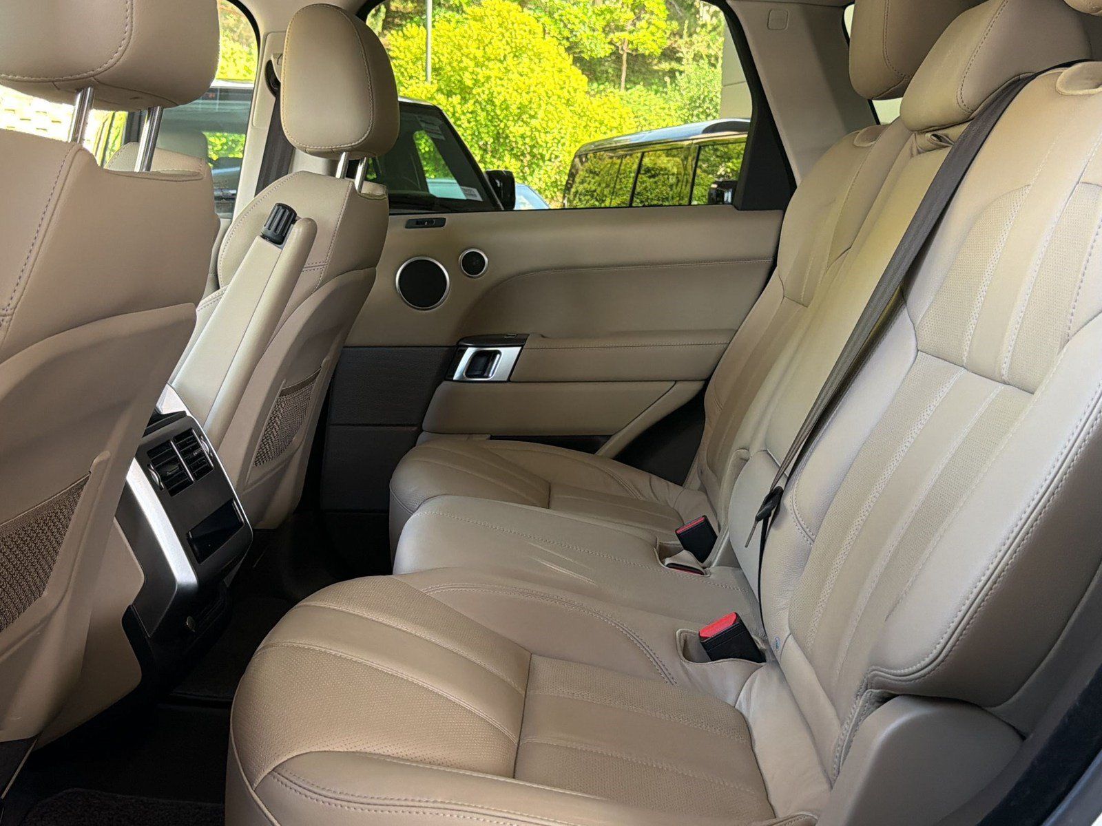 Used 2016 Land Rover Range Rover Sport SE AWD/4WD image 23