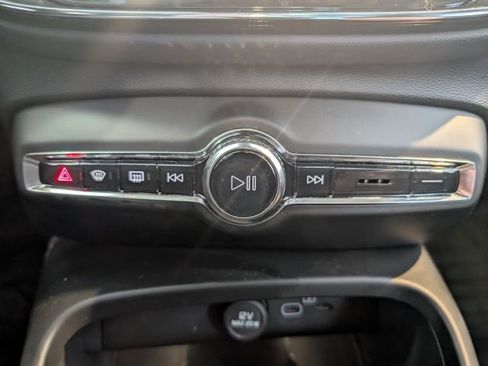 Used 2026 Volvo XC40 B5 Core w/ Climate Package image 21