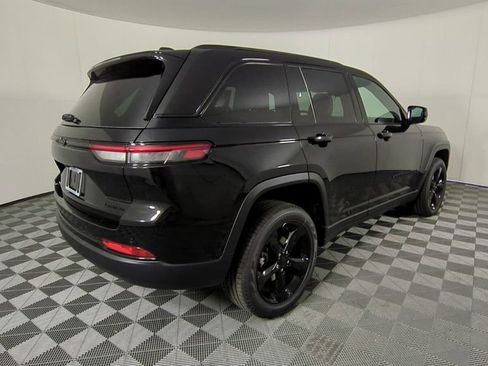 New 2025 Jeep Grand Cherokee Limited w/ Black Appearance Package RWD image 4