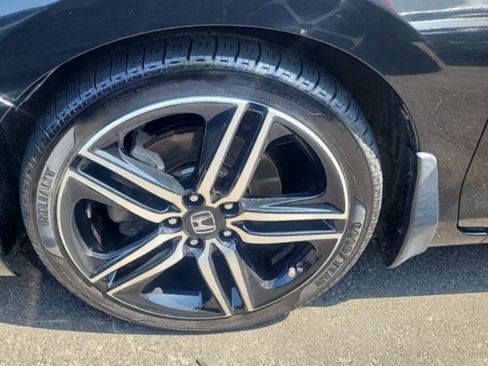 Used 2017 Honda Accord Touring image 4