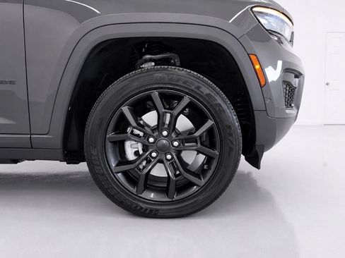 Used 2023 Jeep Grand Cherokee 30th Anniversary AWD/4WD image 8