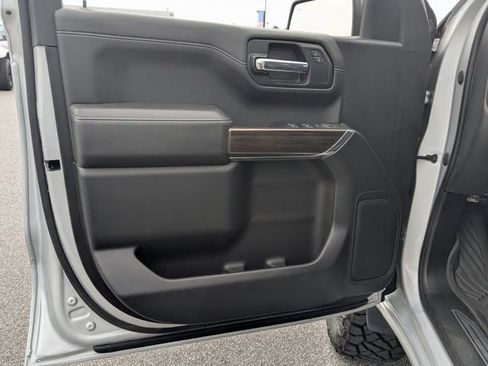 Used 2022 Chevrolet Silverado 1500 RST w/ LPO, Blackout Package AWD/4WD image 9