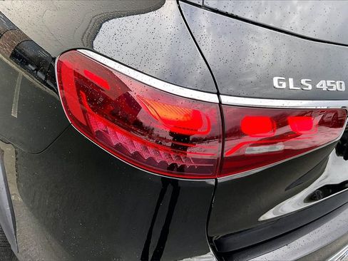 Used 2024 Mercedes-Benz GLS 450 4MATIC image 23