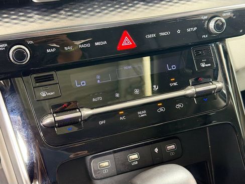 Used 2024 Kia Carnival SX Prestige FWD image 17