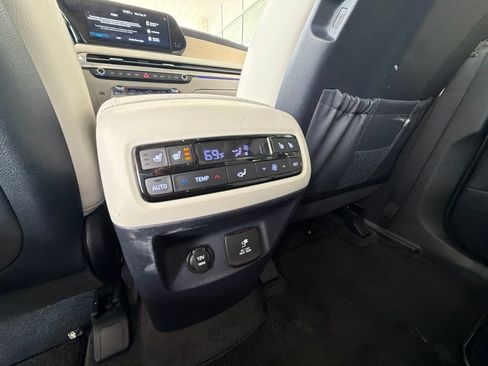 Used 2024 Hyundai Palisade Limited FWD image 18
