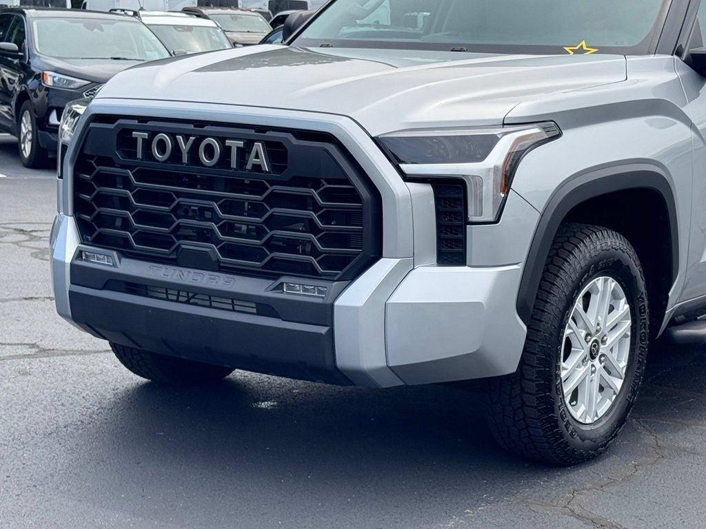Used 2022 Toyota Tundra SR5 AWD/4WD image 32