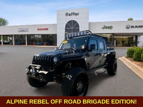 Used 2023 Jeep Gladiator Sport AWD/4WD image 1