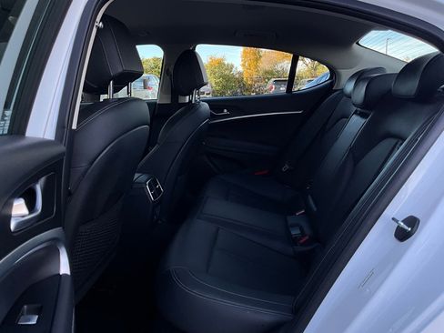 Used 2025 Genesis G70 2.5T image 12