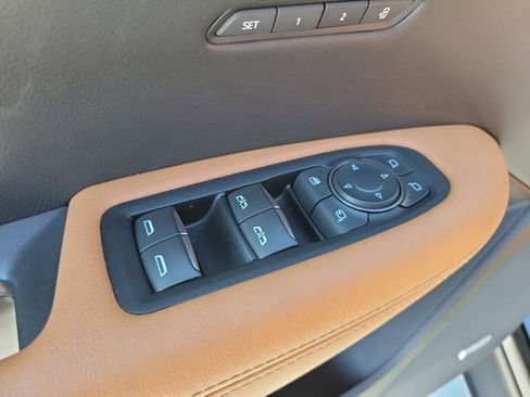 Certified 2022 Cadillac XT5 Premium Luxury FWD image 22
